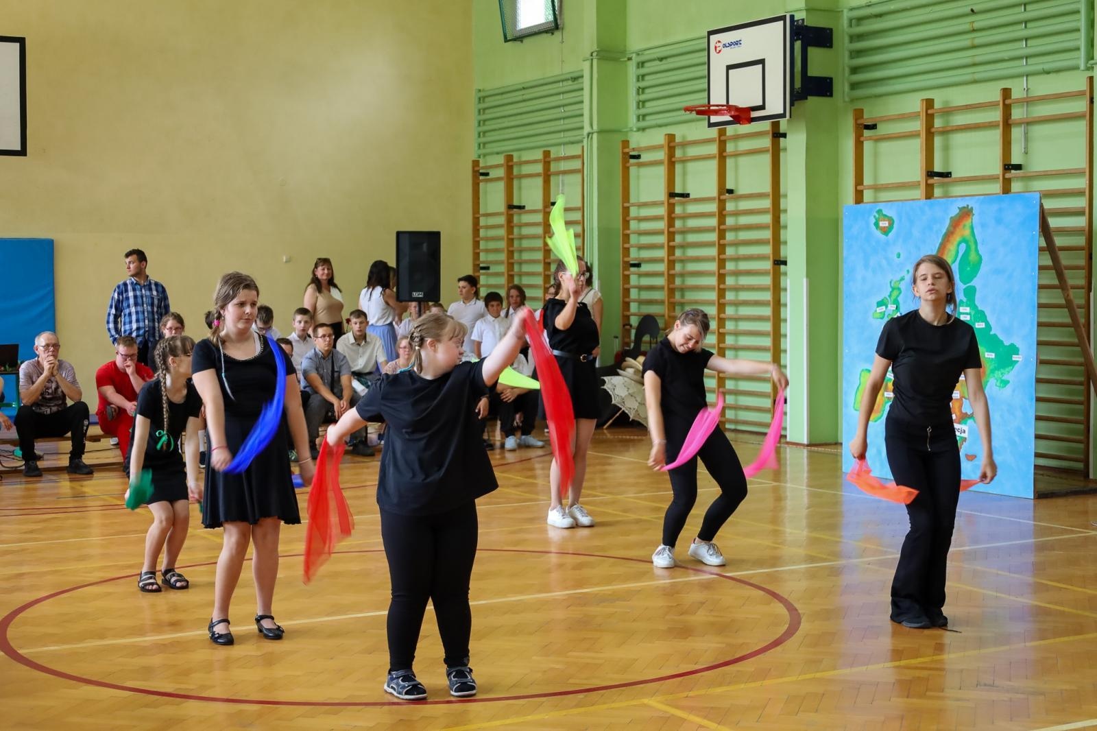 Zdjęcie w galerii na portalu naszraciborz.pl: Radość, wzruszenia i plany na lato – powiatowe zakończenie roku w Zespole Szkół Specjalnych w Raciborzu wiadomości z regionu