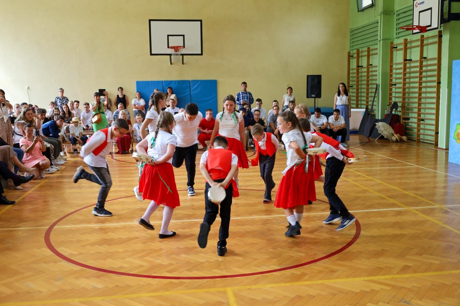 Zdjęcie w galerii na portalu naszraciborz.pl: Radość, wzruszenia i plany na lato – powiatowe zakończenie roku w Zespole Szkół Specjalnych w Raciborzu wiadomości z regionu