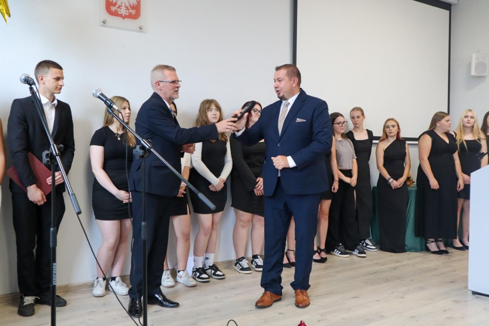 Zdjęcie w galerii na portalu naszraciborz.pl: Zakończenie roku szkolnego 2024/2025 w CKZiU Nr 1 w Raciborzu wiadomości z regionu