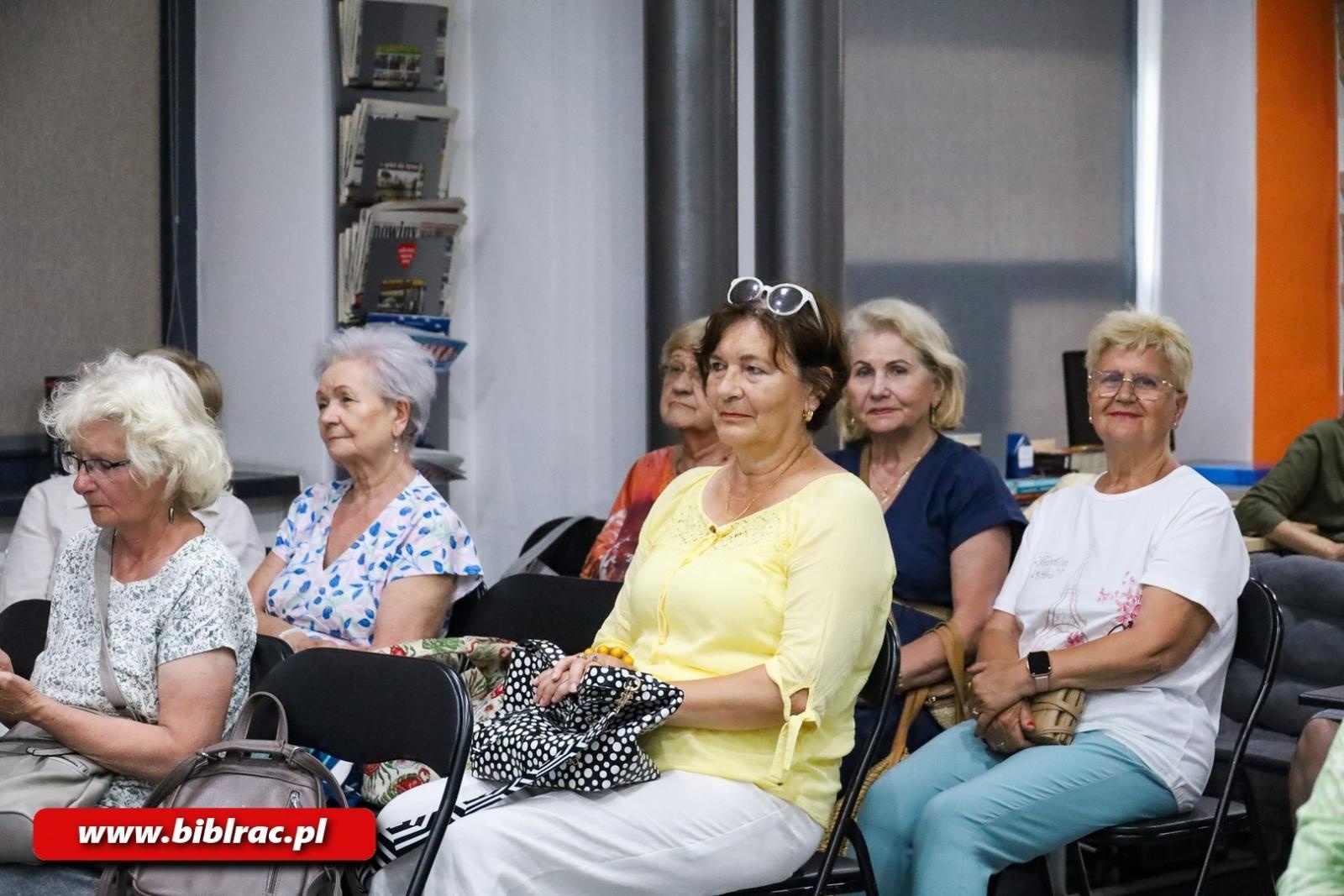 Zdjęcie w galerii na portalu naszraciborz.pl: Podróż do serca Himalajów w bibliotece na Ostrogu wiadomości z regionu
