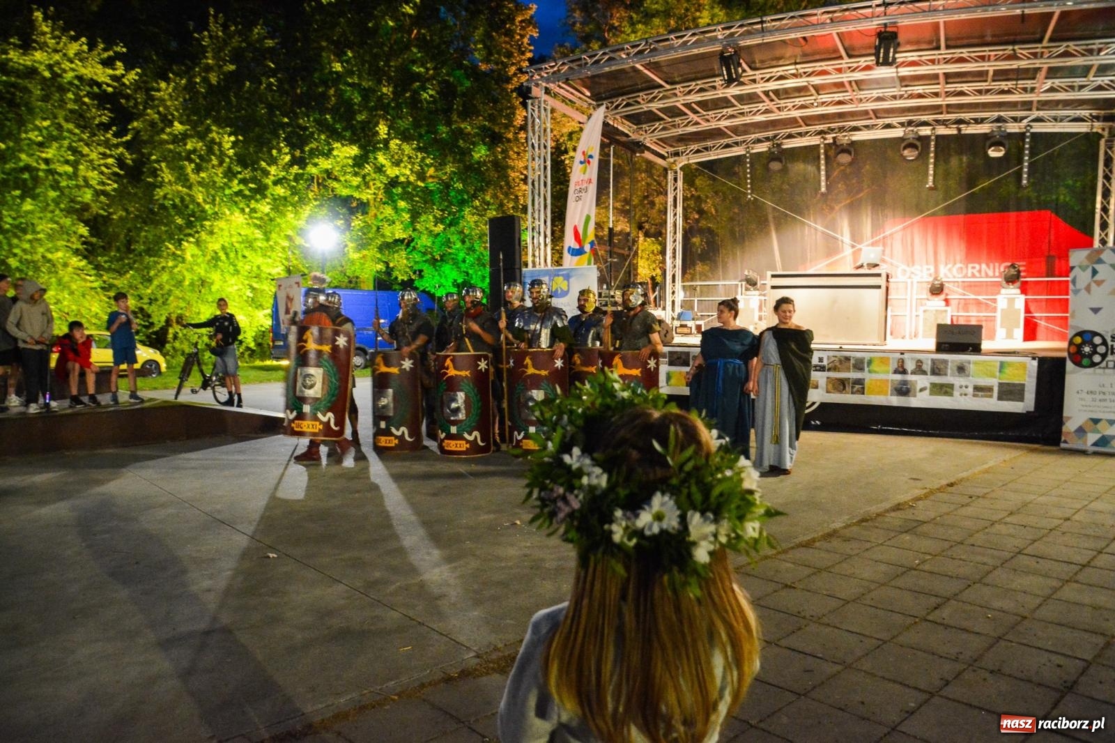 Zdjęcie w galerii na portalu naszraciborz.pl: Legioniści rzymscy w Kornicach. Historia i zabawa do późna w nocy na miejscowej plaży [FOTO i WIDEO] wiadomości z regionu