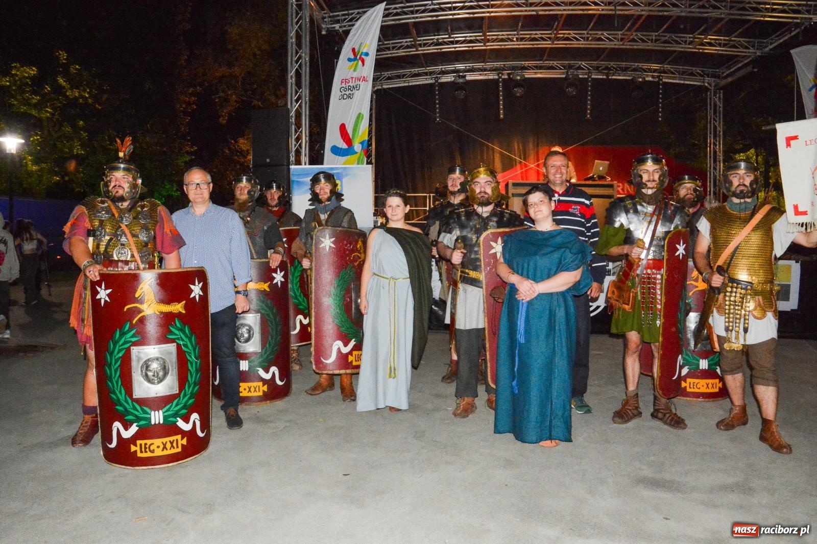 Zdjęcie w galerii na portalu naszraciborz.pl: Legioniści rzymscy w Kornicach. Historia i zabawa do późna w nocy na miejscowej plaży [FOTO i WIDEO] wiadomości z regionu
