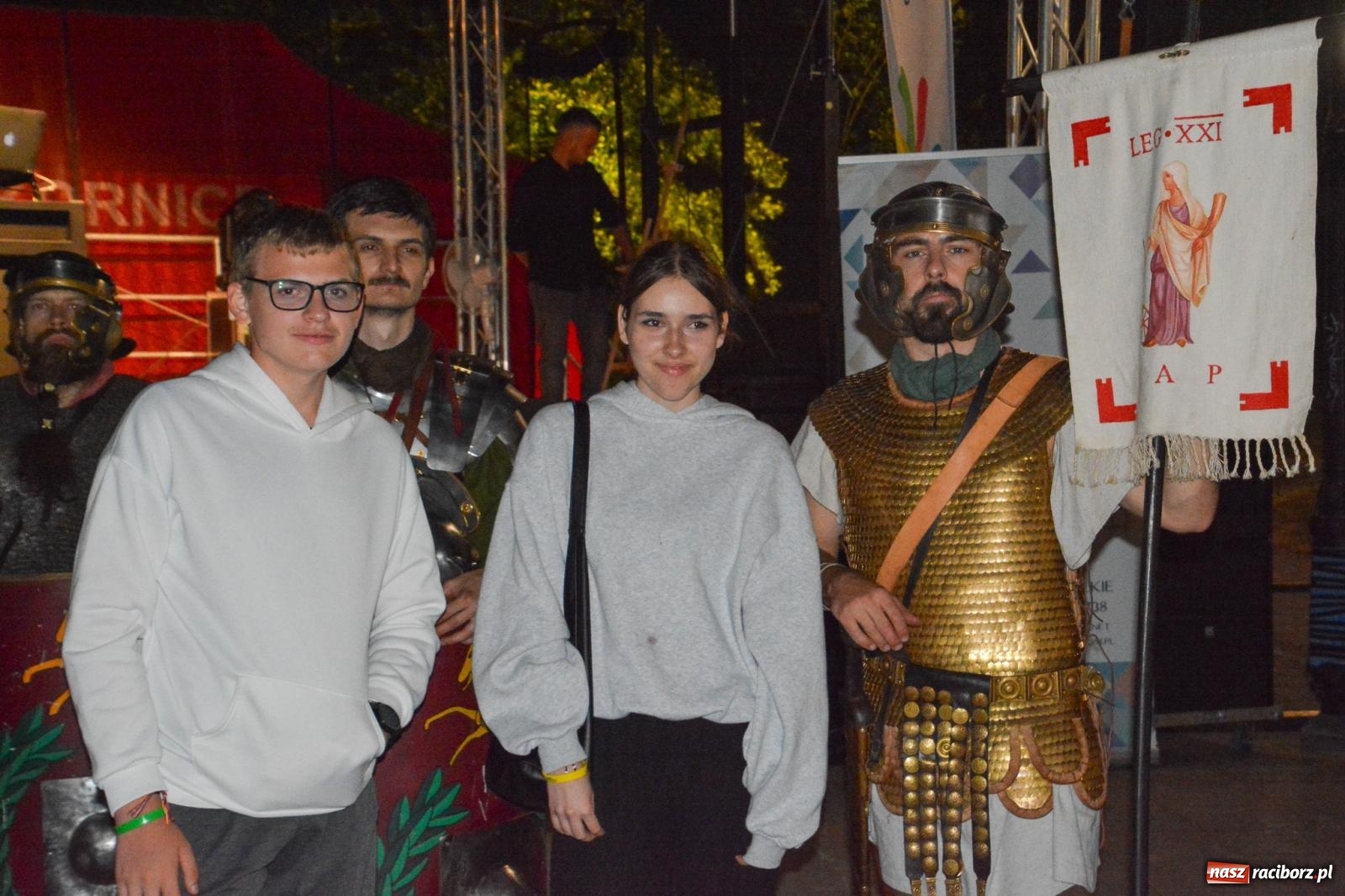 Zdjęcie w galerii na portalu naszraciborz.pl: Legioniści rzymscy w Kornicach. Historia i zabawa do późna w nocy na miejscowej plaży [FOTO i WIDEO] wiadomości z regionu