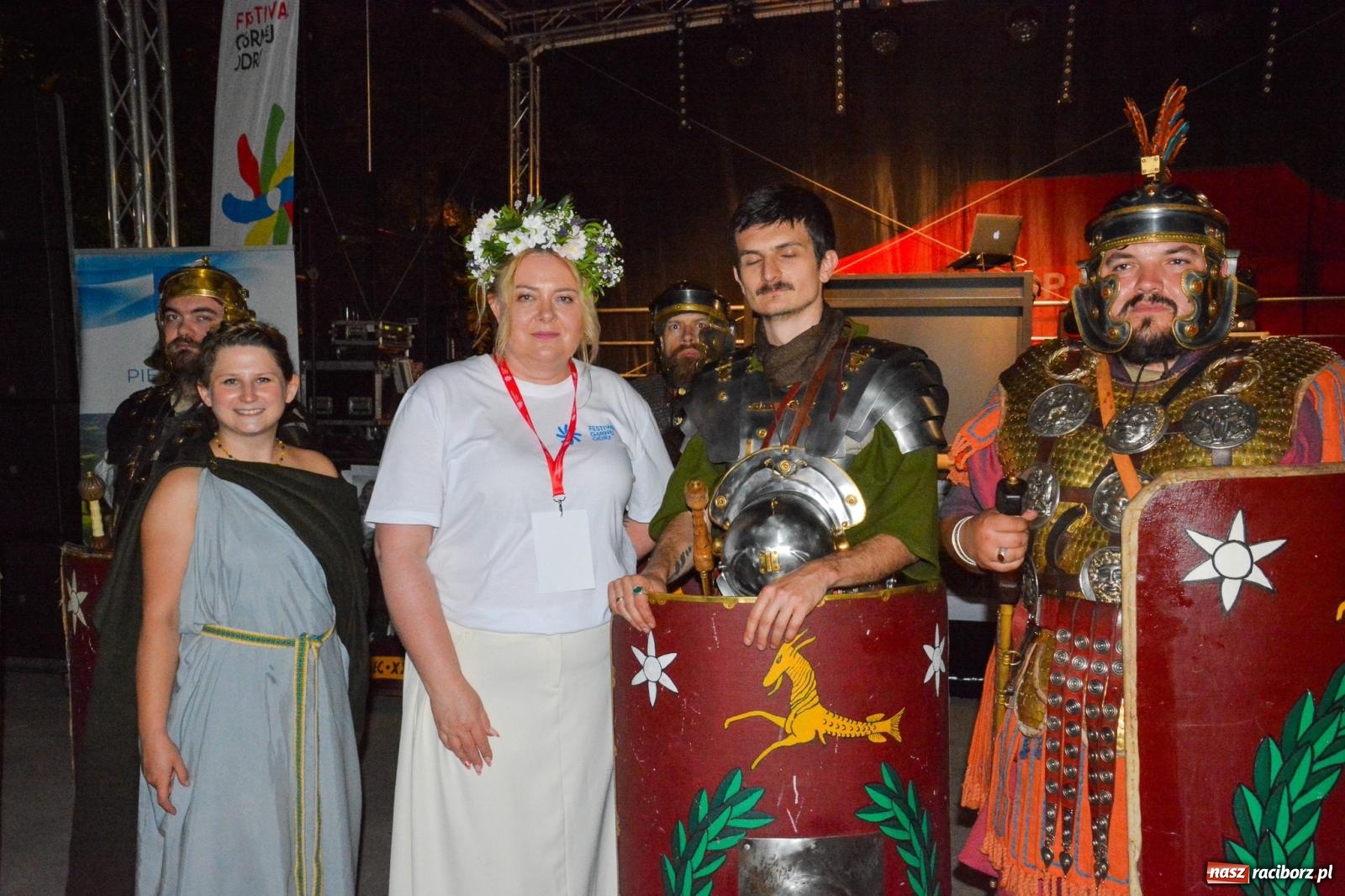 Zdjęcie w galerii na portalu naszraciborz.pl: Legioniści rzymscy w Kornicach. Historia i zabawa do późna w nocy na miejscowej plaży [FOTO i WIDEO] wiadomości z regionu