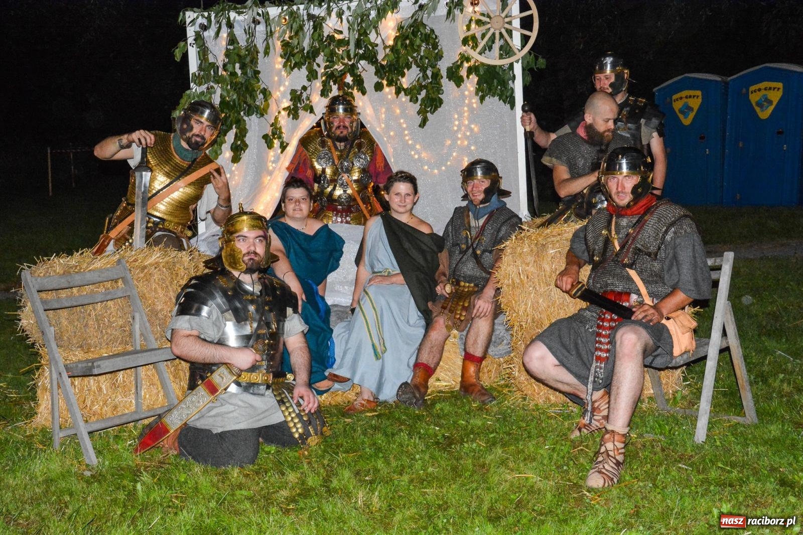 Zdjęcie w galerii na portalu naszraciborz.pl: Legioniści rzymscy w Kornicach. Historia i zabawa do późna w nocy na miejscowej plaży [FOTO i WIDEO] wiadomości z regionu