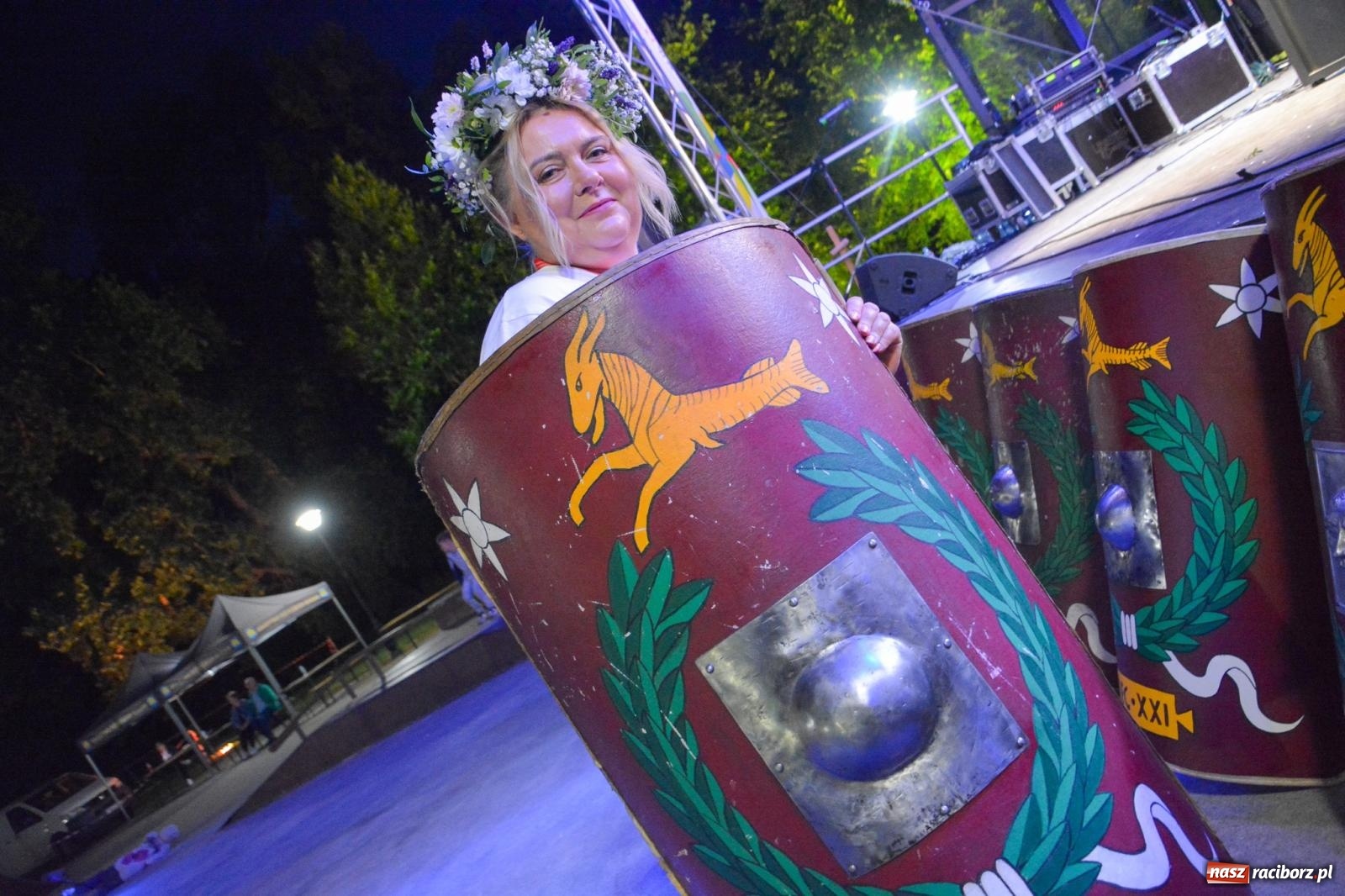 Zdjęcie w galerii na portalu naszraciborz.pl: Legioniści rzymscy w Kornicach. Historia i zabawa do późna w nocy na miejscowej plaży [FOTO i WIDEO] wiadomości z regionu