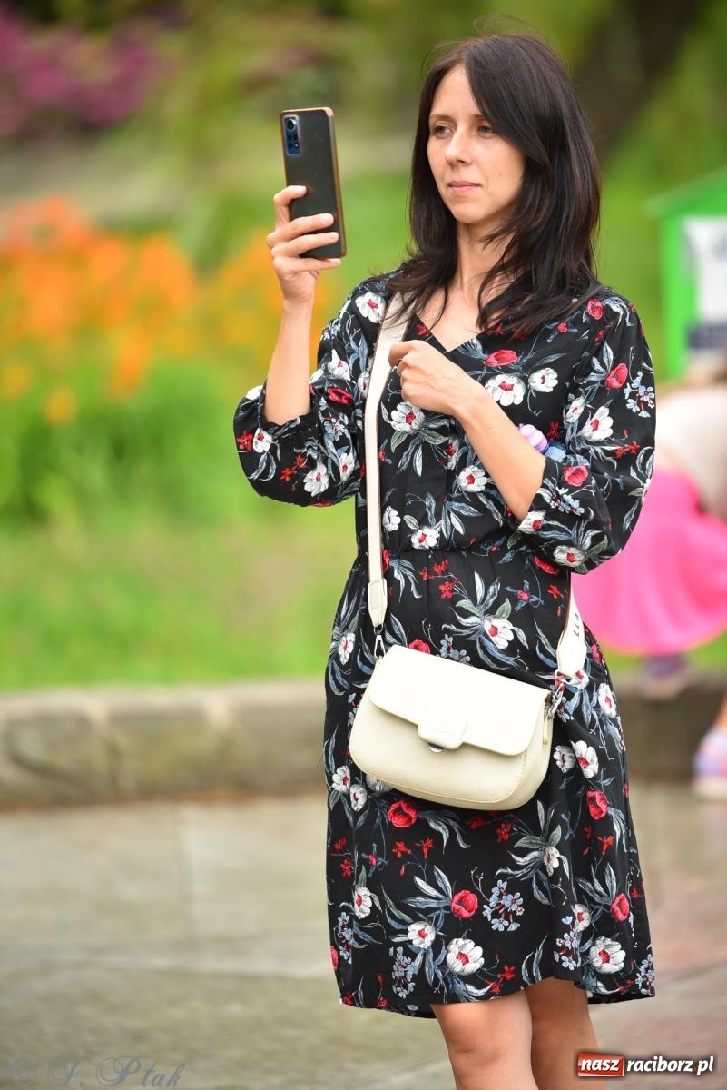 Zdjęcie w galerii na portalu naszraciborz.pl: Muzyczne rozpoczęcie wakacji w Parku im. Miasta Roth wiadomości z regionu