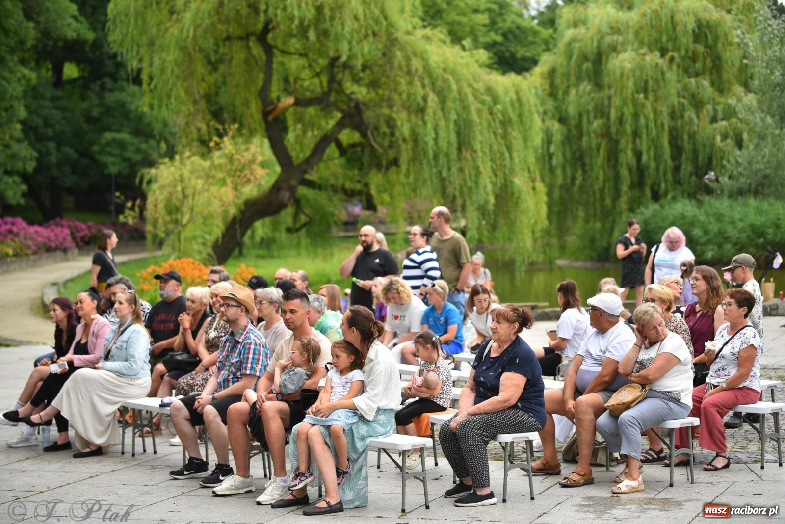 Zdjęcie w galerii na portalu naszraciborz.pl: Muzyczne rozpoczęcie wakacji w Parku im. Miasta Roth wiadomości z regionu
