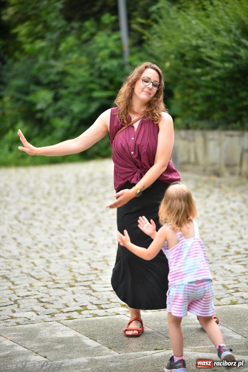 Zdjęcie w galerii na portalu naszraciborz.pl: Muzyczne rozpoczęcie wakacji w Parku im. Miasta Roth wiadomości z regionu