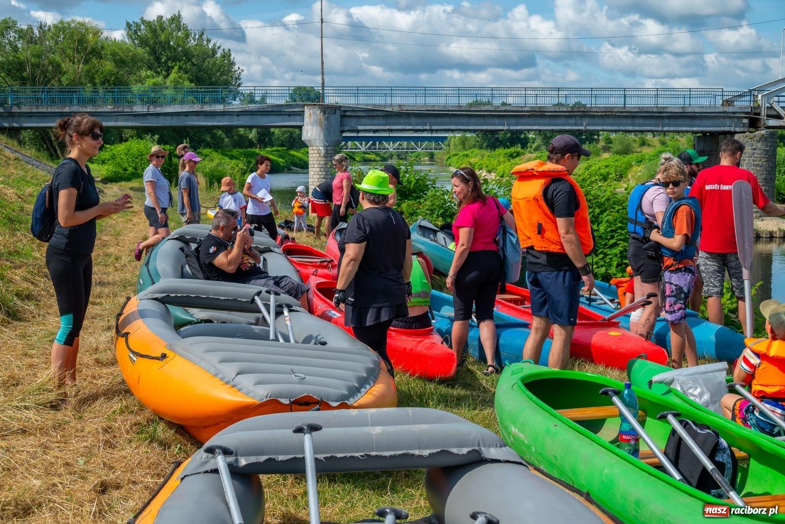Zdjęcie w galerii na portalu naszraciborz.pl: Odra oficjalnie otwarta dla wodniaków. Spływ Granicznymi Meandrami Odry [FOTO i WIDEO] wiadomości z regionu