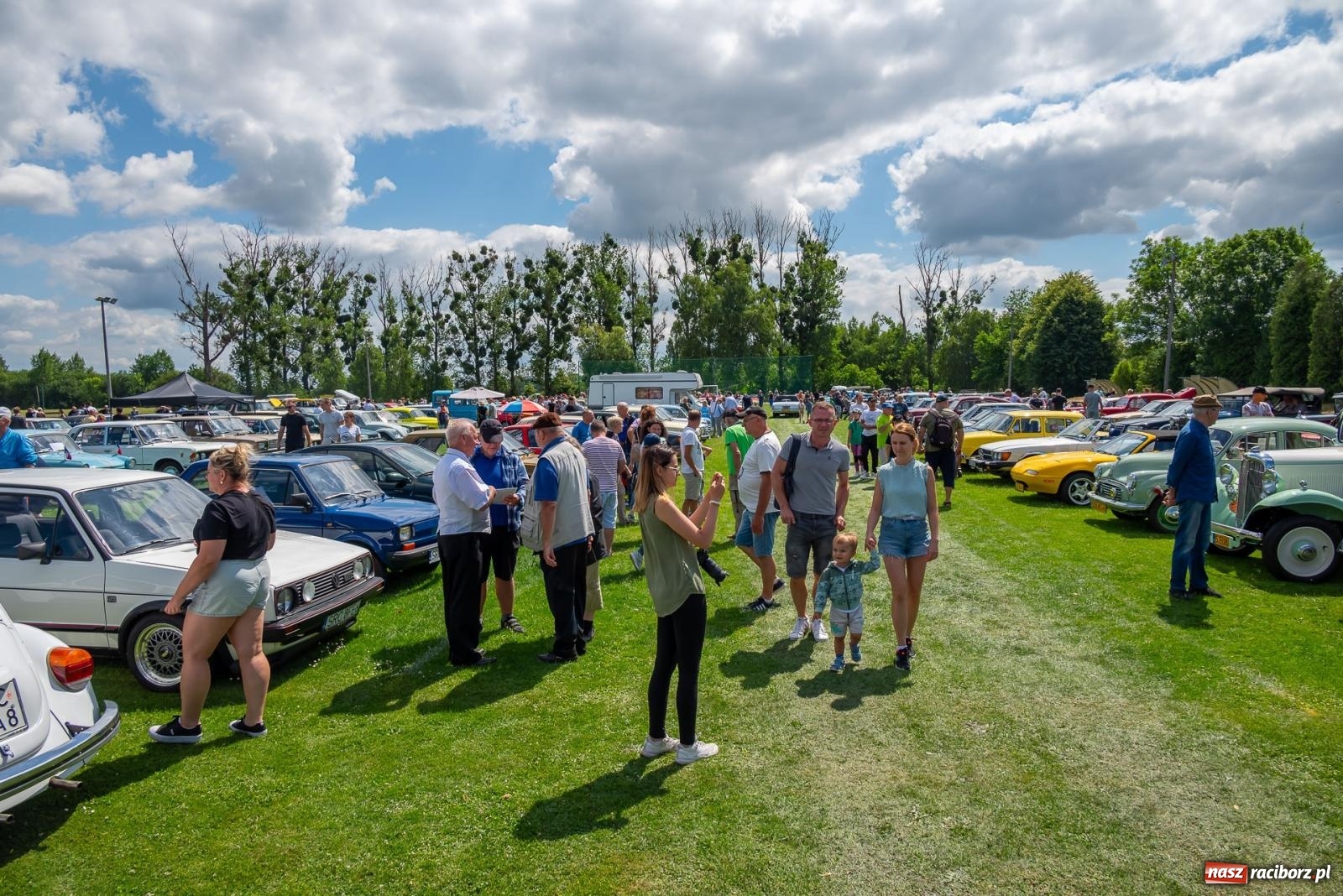 Zdjęcie w galerii na portalu naszraciborz.pl: XVI Międzynarodowy Zlot Pojazdów Zabytkowych w Zabełkowie [FOTO i WIDEO] wiadomości z regionu