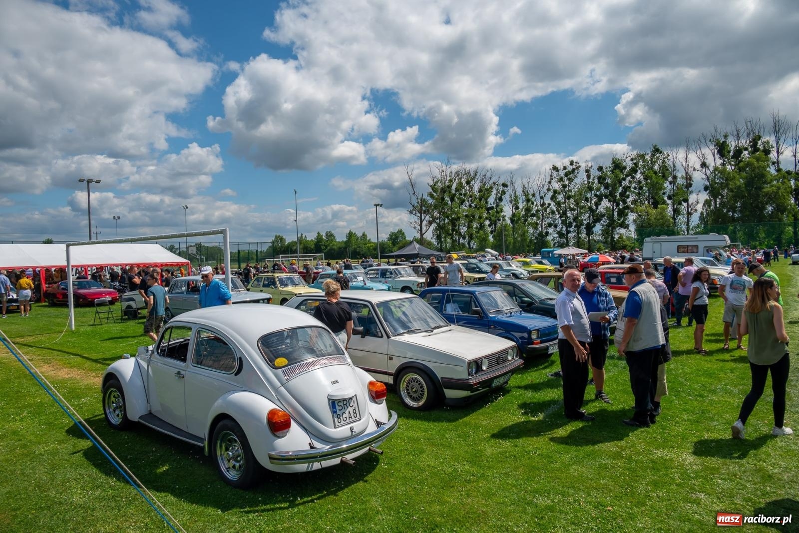 Zdjęcie w galerii na portalu naszraciborz.pl: XVI Międzynarodowy Zlot Pojazdów Zabytkowych w Zabełkowie [FOTO i WIDEO] wiadomości z regionu