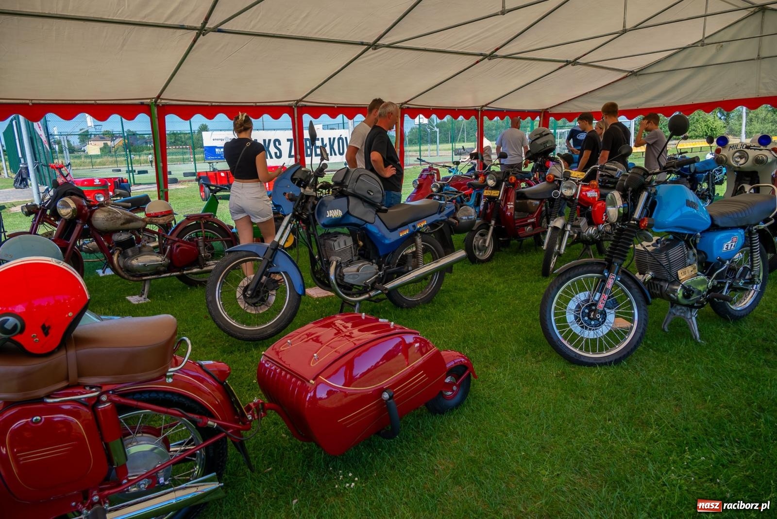 Zdjęcie w galerii na portalu naszraciborz.pl: XVI Międzynarodowy Zlot Pojazdów Zabytkowych w Zabełkowie [FOTO i WIDEO] wiadomości z regionu