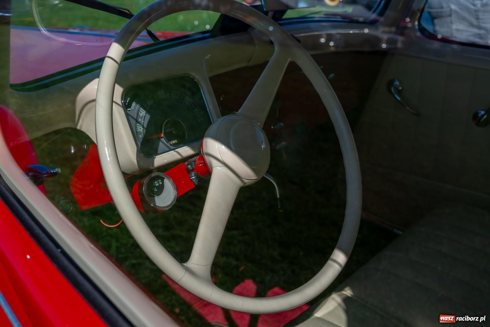 Zdjęcie w galerii na portalu naszraciborz.pl: XVI Międzynarodowy Zlot Pojazdów Zabytkowych w Zabełkowie [FOTO i WIDEO] wiadomości z regionu