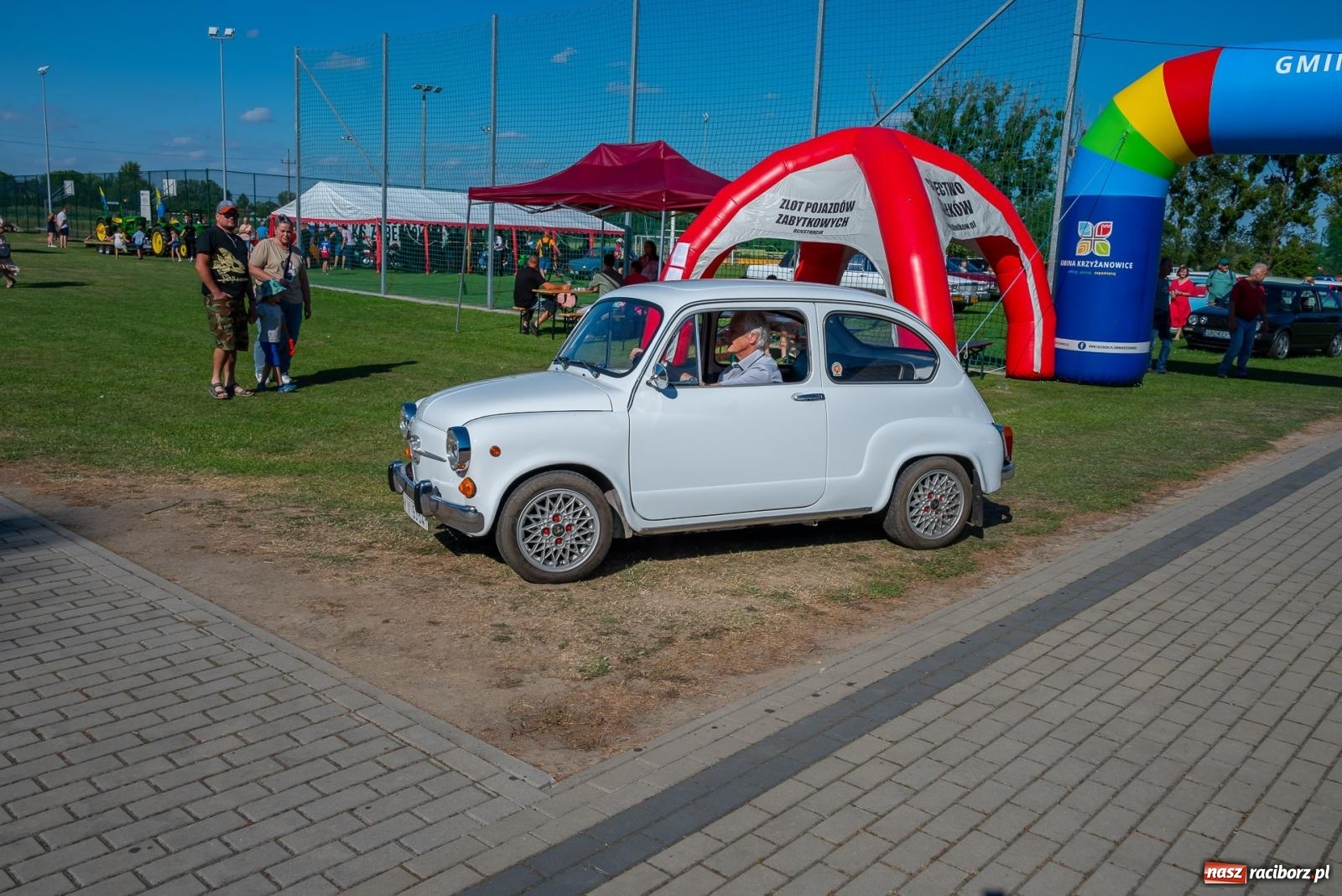 Zdjęcie w galerii na portalu naszraciborz.pl: XVI Międzynarodowy Zlot Pojazdów Zabytkowych w Zabełkowie [FOTO i WIDEO] wiadomości z regionu