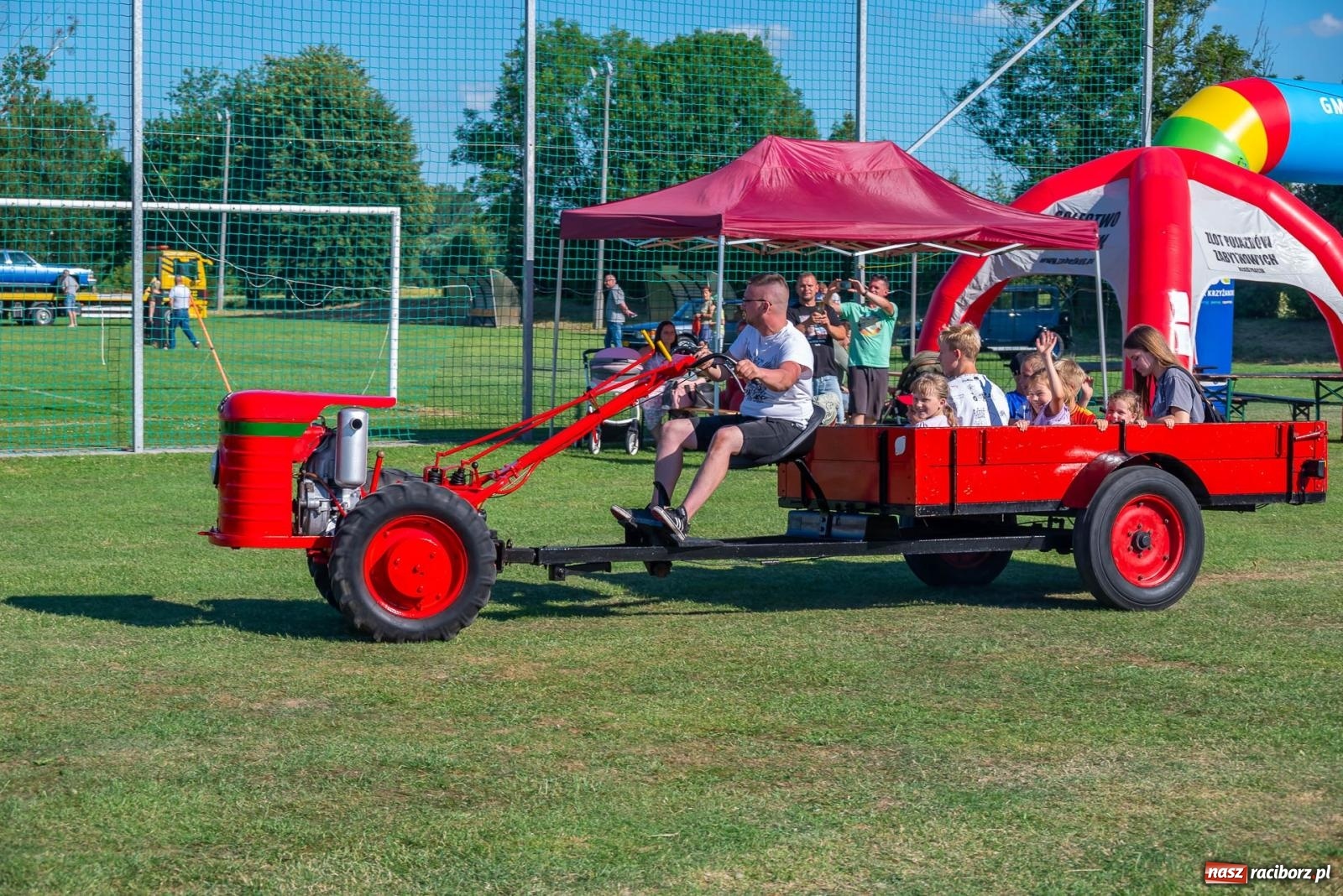 Zdjęcie w galerii na portalu naszraciborz.pl: XVI Międzynarodowy Zlot Pojazdów Zabytkowych w Zabełkowie [FOTO i WIDEO] wiadomości z regionu