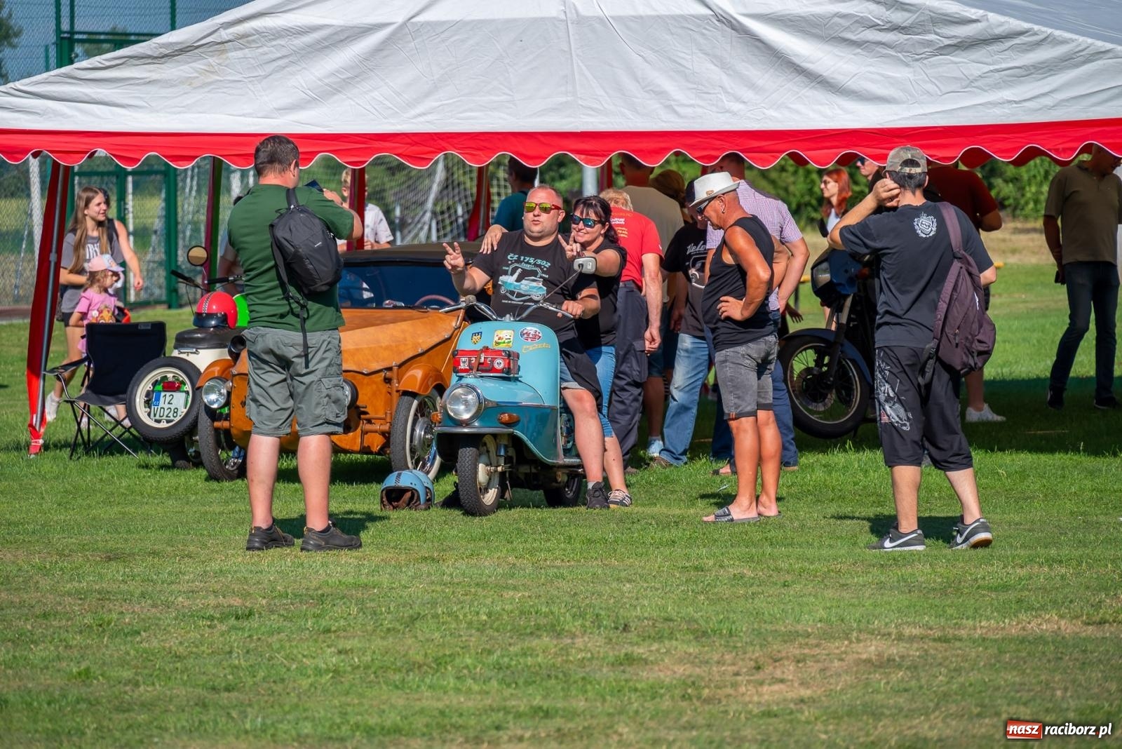 Zdjęcie w galerii na portalu naszraciborz.pl: XVI Międzynarodowy Zlot Pojazdów Zabytkowych w Zabełkowie [FOTO i WIDEO] wiadomości z regionu