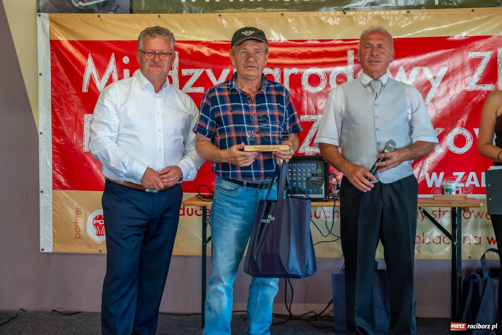 Zdjęcie w galerii na portalu naszraciborz.pl: XVI Międzynarodowy Zlot Pojazdów Zabytkowych w Zabełkowie [FOTO i WIDEO] wiadomości z regionu