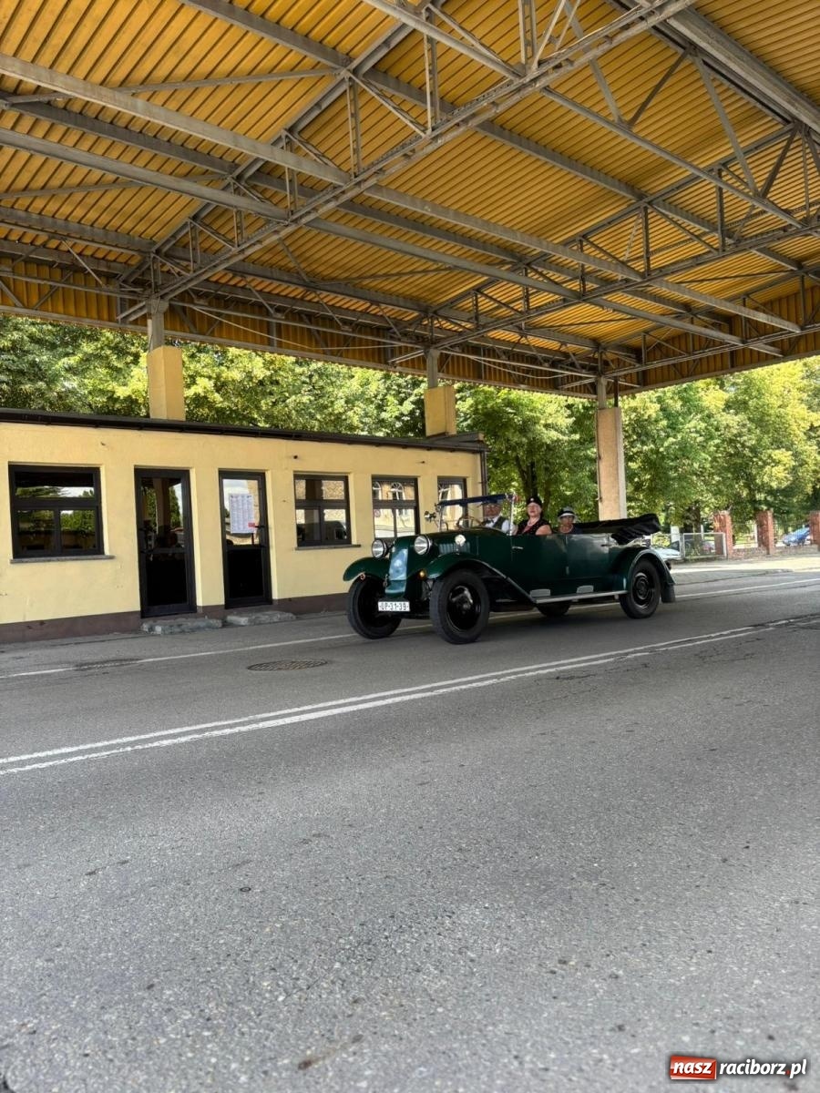 Zdjęcie w galerii na portalu naszraciborz.pl: XVI Międzynarodowy Zlot Pojazdów Zabytkowych w Zabełkowie [FOTO i WIDEO] wiadomości z regionu