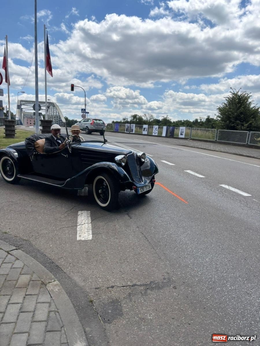 Zdjęcie w galerii na portalu naszraciborz.pl: XVI Międzynarodowy Zlot Pojazdów Zabytkowych w Zabełkowie [FOTO i WIDEO] wiadomości z regionu