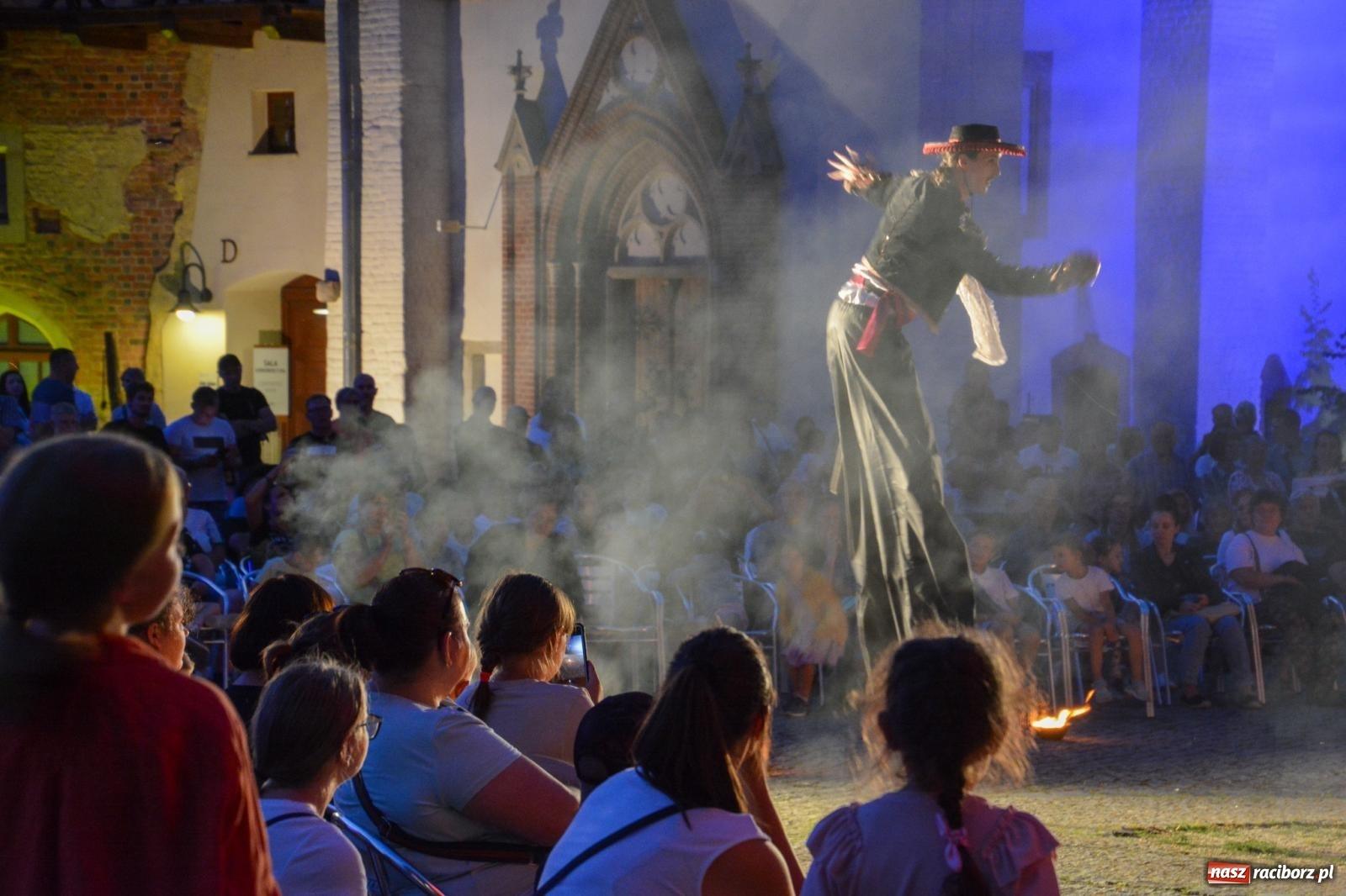 Zdjęcie w galerii na portalu naszraciborz.pl: Noc teatru i ognia na Zamku Piastowskim w Raciborzu [FOTO i WIDEO] wiadomości z regionu