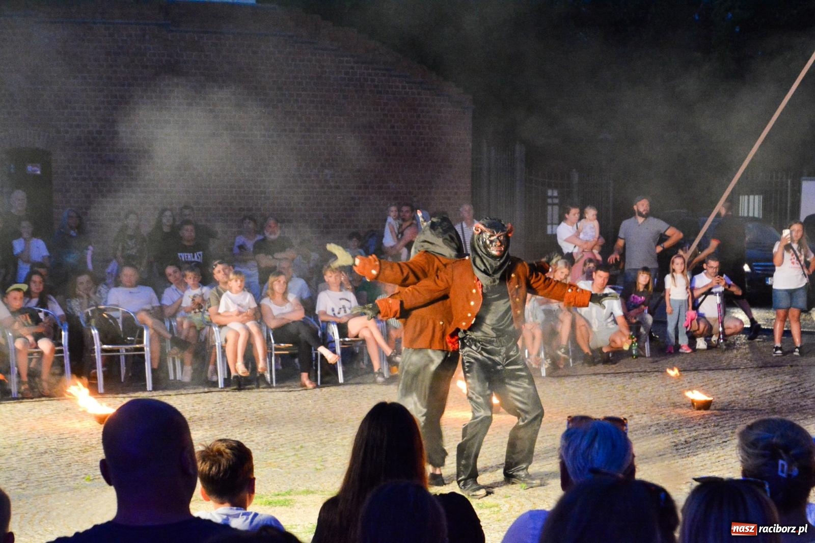 Zdjęcie w galerii na portalu naszraciborz.pl: Noc teatru i ognia na Zamku Piastowskim w Raciborzu [FOTO i WIDEO] wiadomości z regionu