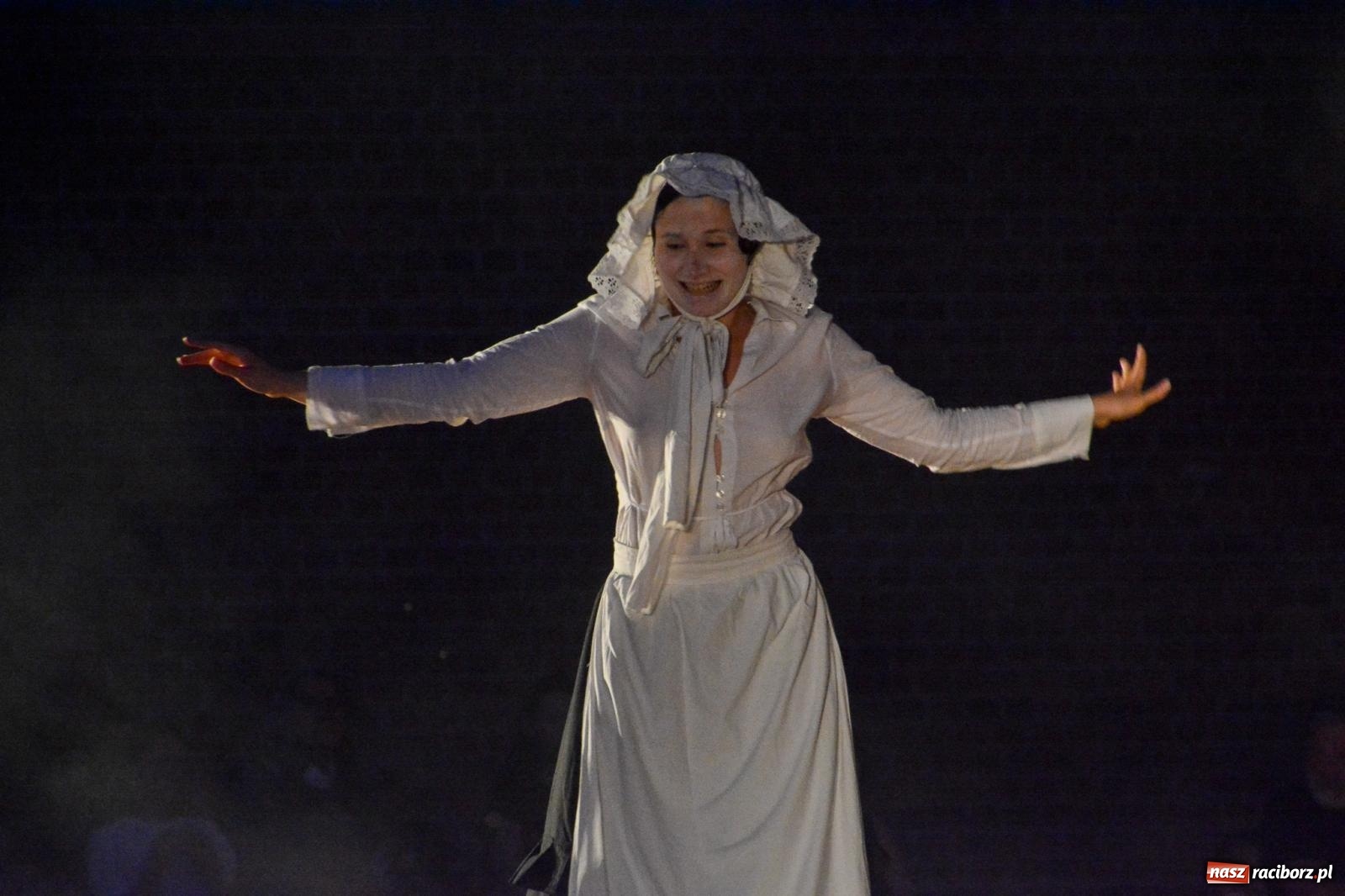 Zdjęcie w galerii na portalu naszraciborz.pl: Noc teatru i ognia na Zamku Piastowskim w Raciborzu [FOTO i WIDEO] wiadomości z regionu