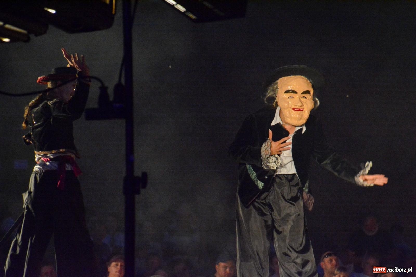 Zdjęcie w galerii na portalu naszraciborz.pl: Noc teatru i ognia na Zamku Piastowskim w Raciborzu [FOTO i WIDEO] wiadomości z regionu