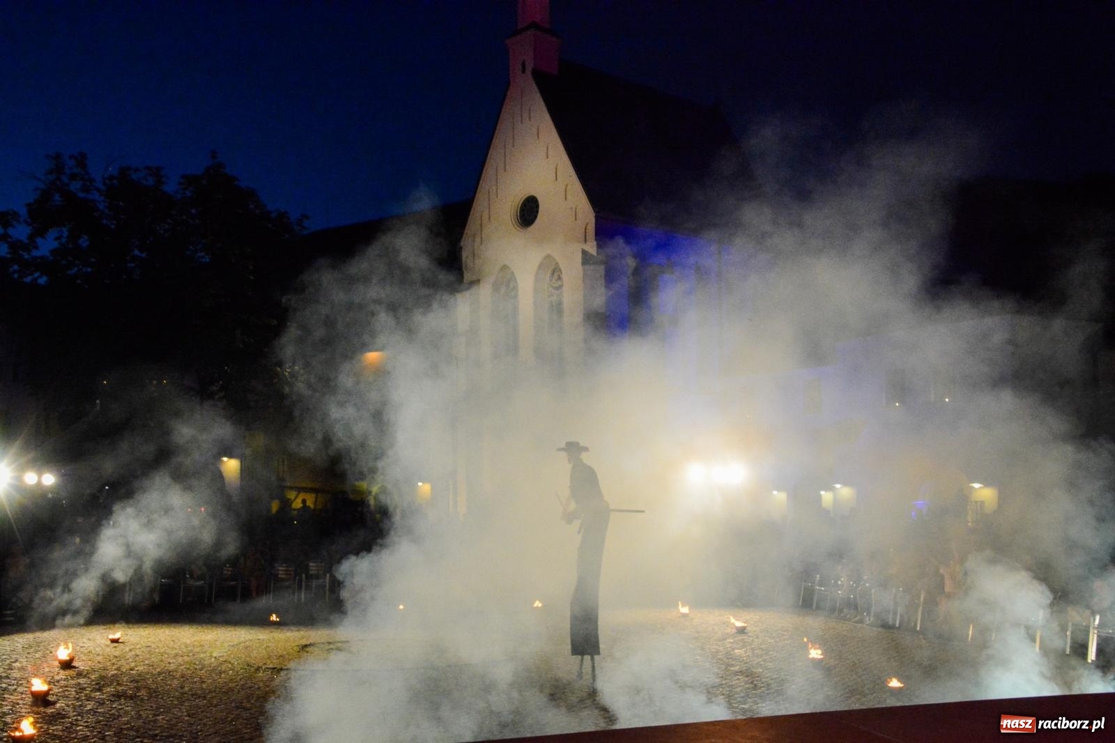 Zdjęcie w galerii na portalu naszraciborz.pl: Noc teatru i ognia na Zamku Piastowskim w Raciborzu [FOTO i WIDEO] wiadomości z regionu
