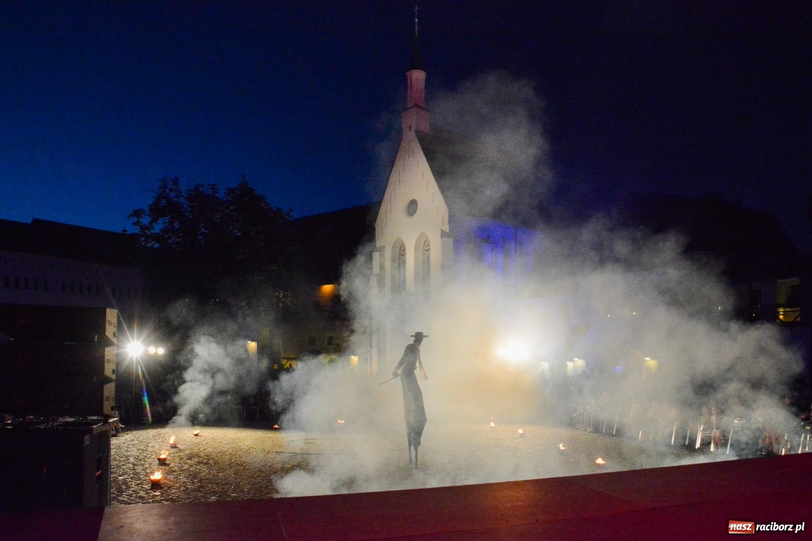 Zdjęcie w galerii na portalu naszraciborz.pl: Noc teatru i ognia na Zamku Piastowskim w Raciborzu [FOTO i WIDEO] wiadomości z regionu