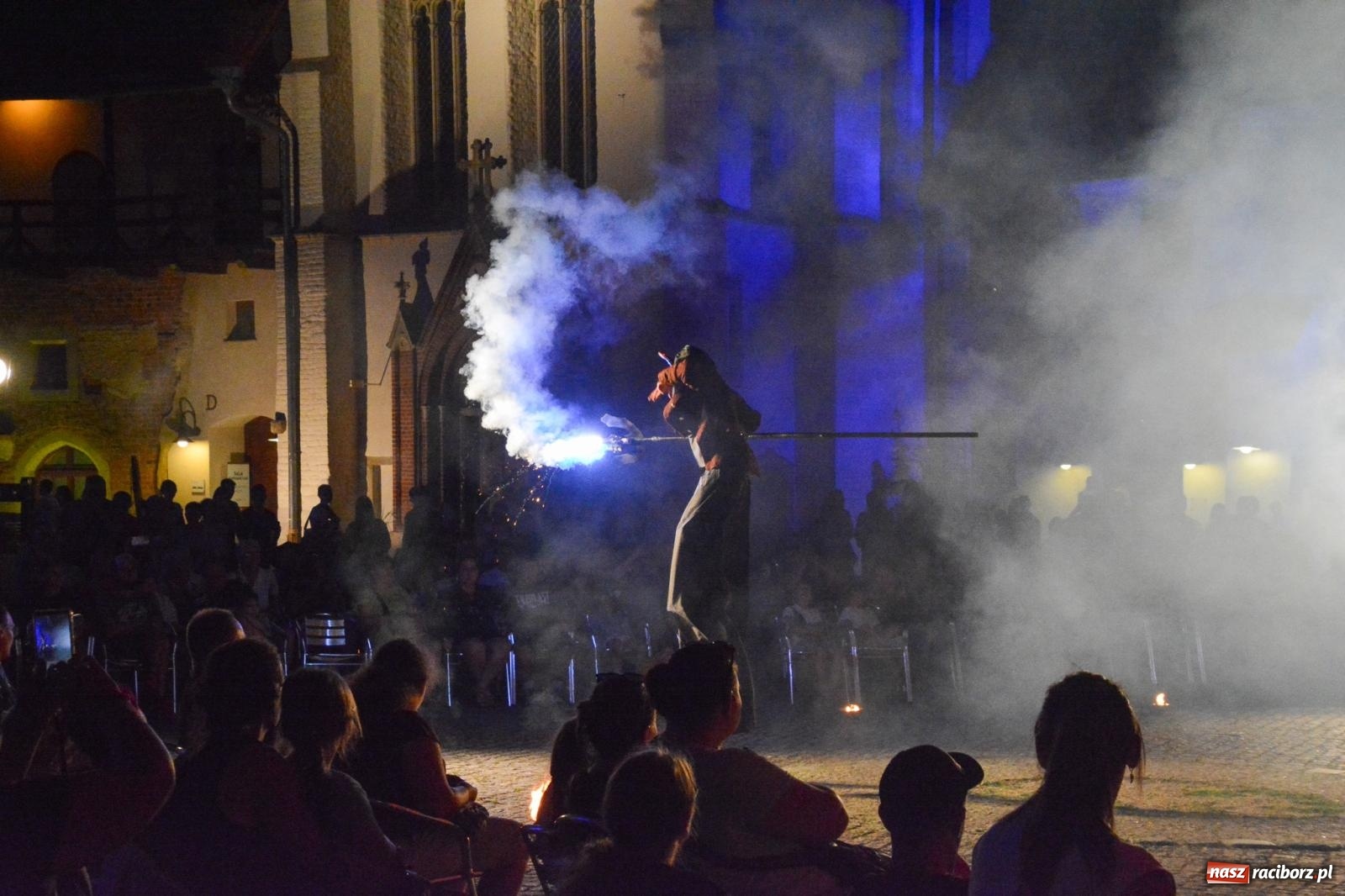 Zdjęcie w galerii na portalu naszraciborz.pl: Noc teatru i ognia na Zamku Piastowskim w Raciborzu [FOTO i WIDEO] wiadomości z regionu