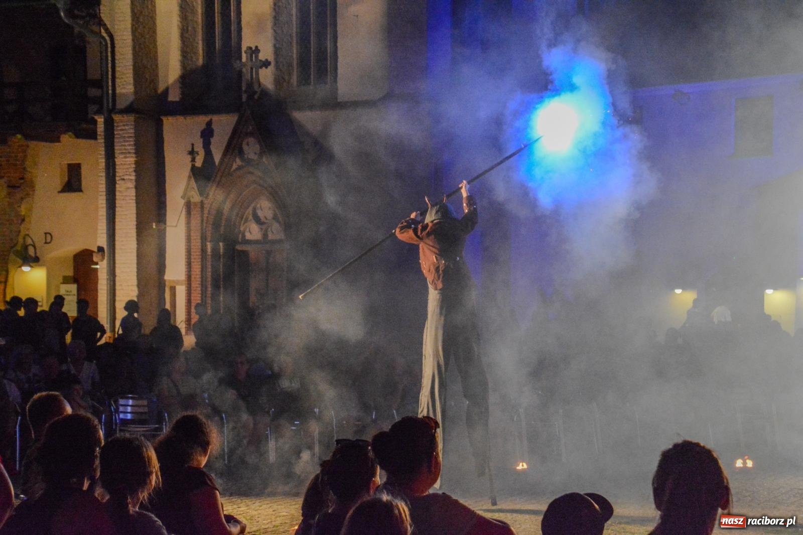 Zdjęcie w galerii na portalu naszraciborz.pl: Noc teatru i ognia na Zamku Piastowskim w Raciborzu [FOTO i WIDEO] wiadomości z regionu