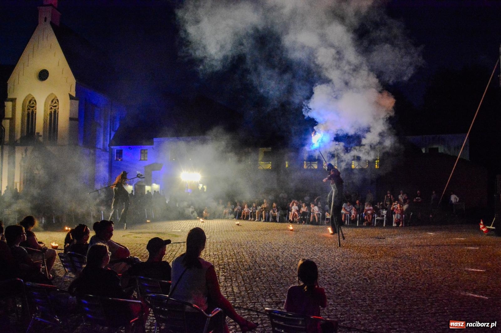 Zdjęcie w galerii na portalu naszraciborz.pl: Noc teatru i ognia na Zamku Piastowskim w Raciborzu [FOTO i WIDEO] wiadomości z regionu