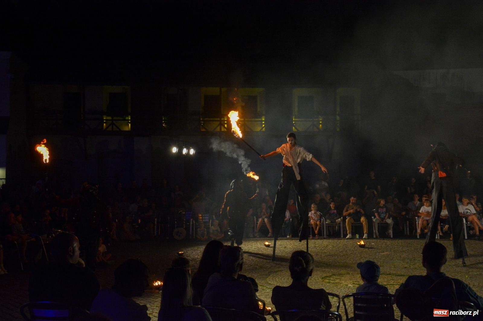 Zdjęcie w galerii na portalu naszraciborz.pl: Noc teatru i ognia na Zamku Piastowskim w Raciborzu [FOTO i WIDEO] wiadomości z regionu