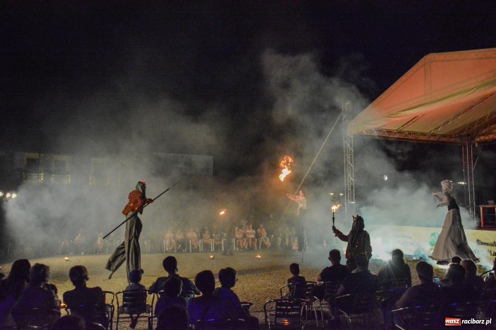 Zdjęcie w galerii na portalu naszraciborz.pl: Noc teatru i ognia na Zamku Piastowskim w Raciborzu [FOTO i WIDEO] wiadomości z regionu