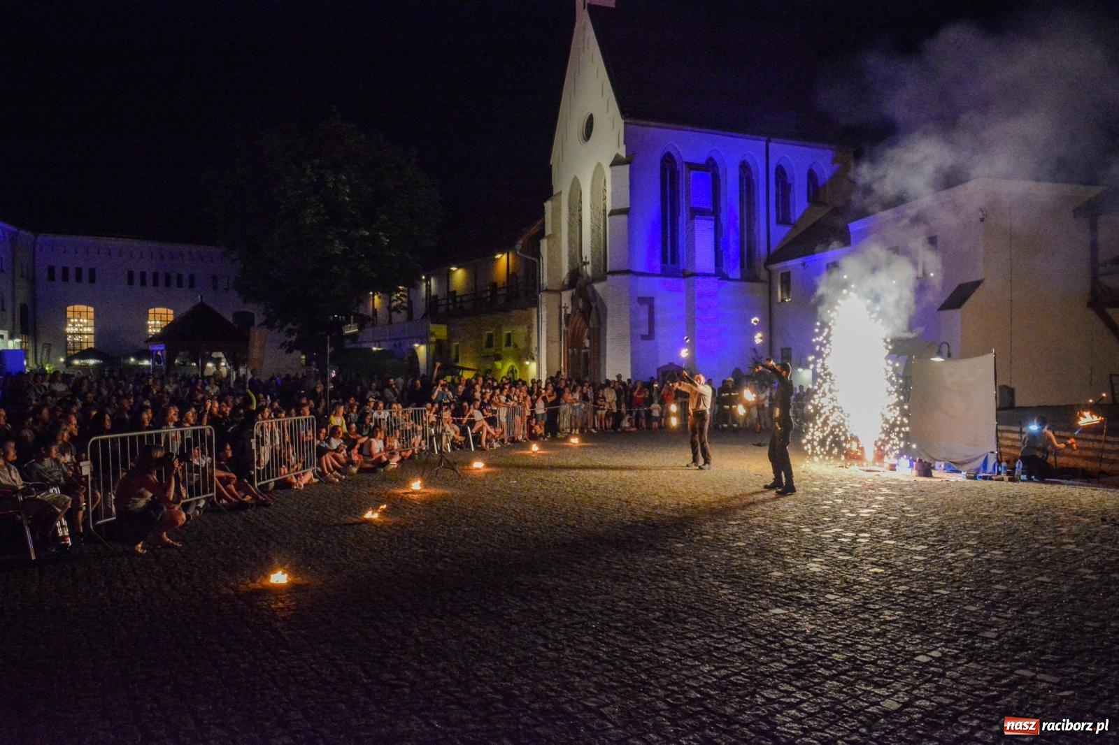 Zdjęcie w galerii na portalu naszraciborz.pl: Noc teatru i ognia na Zamku Piastowskim w Raciborzu [FOTO i WIDEO] wiadomości z regionu