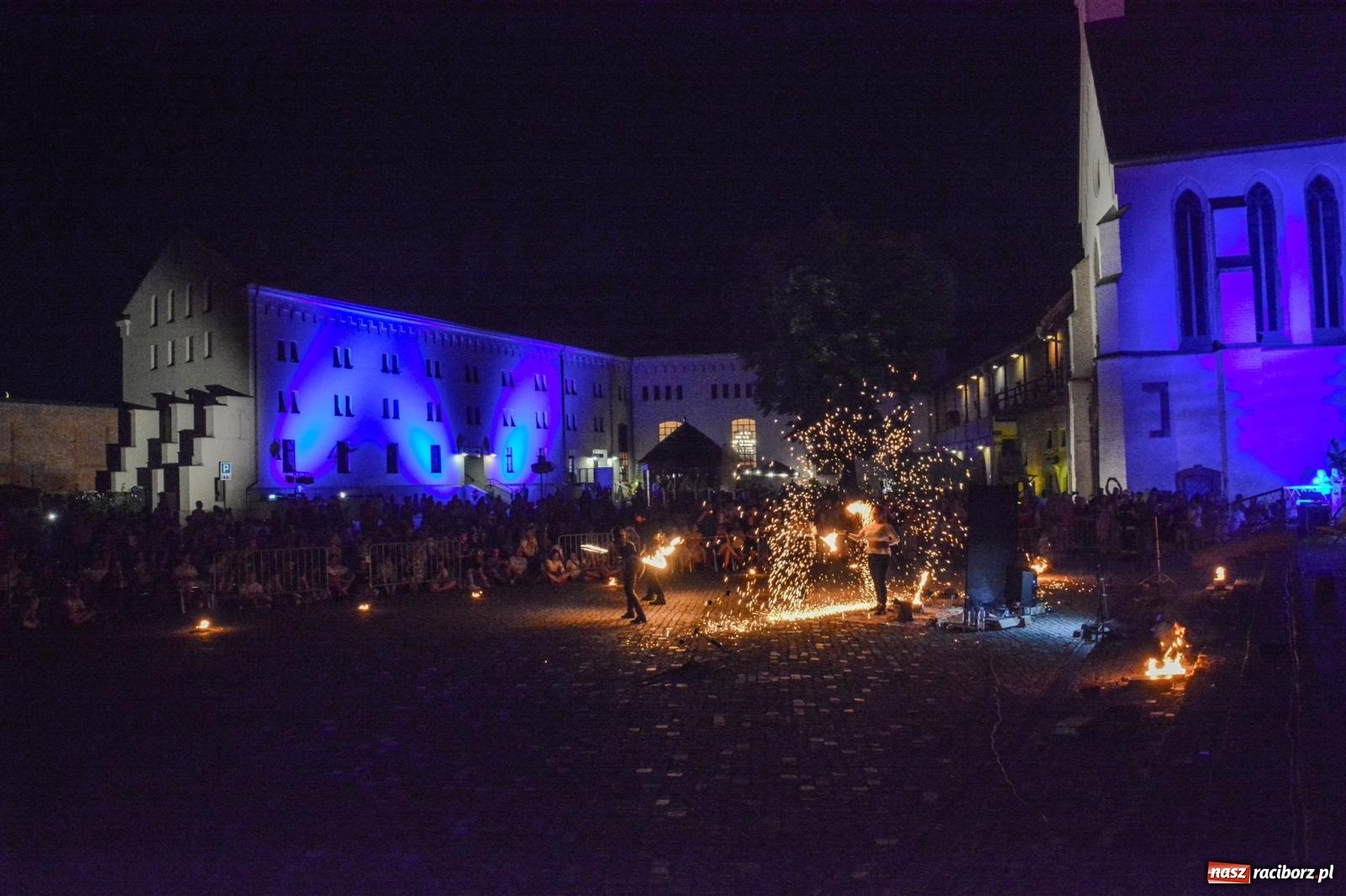Zdjęcie w galerii na portalu naszraciborz.pl: Noc teatru i ognia na Zamku Piastowskim w Raciborzu [FOTO i WIDEO] wiadomości z regionu
