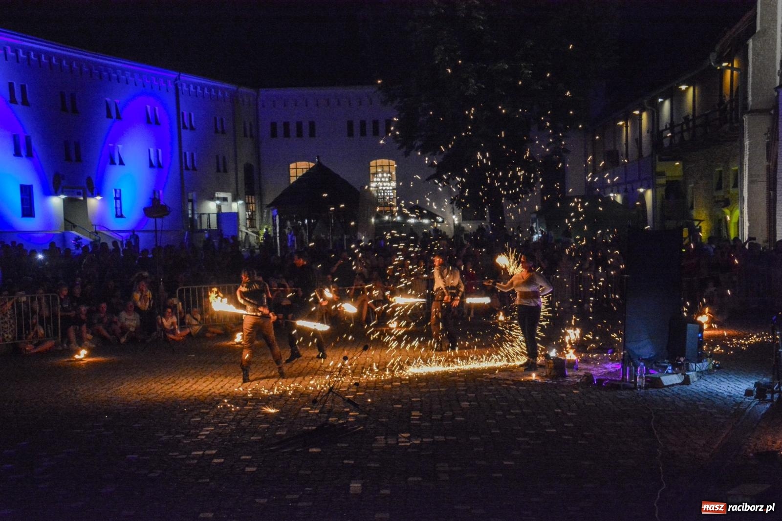 Zdjęcie w galerii na portalu naszraciborz.pl: Noc teatru i ognia na Zamku Piastowskim w Raciborzu [FOTO i WIDEO] wiadomości z regionu