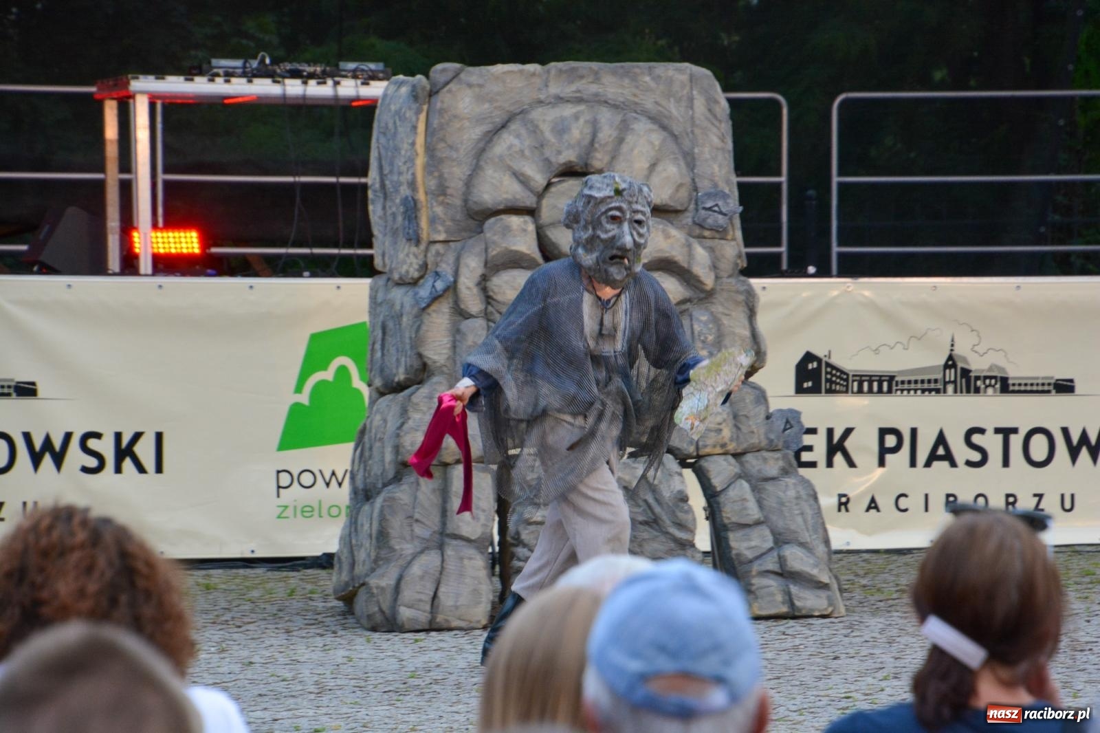 Zdjęcie w galerii na portalu naszraciborz.pl: Noc teatru i ognia na Zamku Piastowskim w Raciborzu [FOTO i WIDEO] wiadomości z regionu