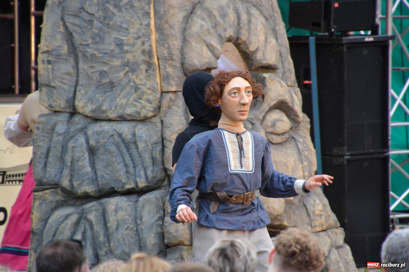 Zdjęcie w galerii na portalu naszraciborz.pl: Noc teatru i ognia na Zamku Piastowskim w Raciborzu [FOTO i WIDEO] wiadomości z regionu