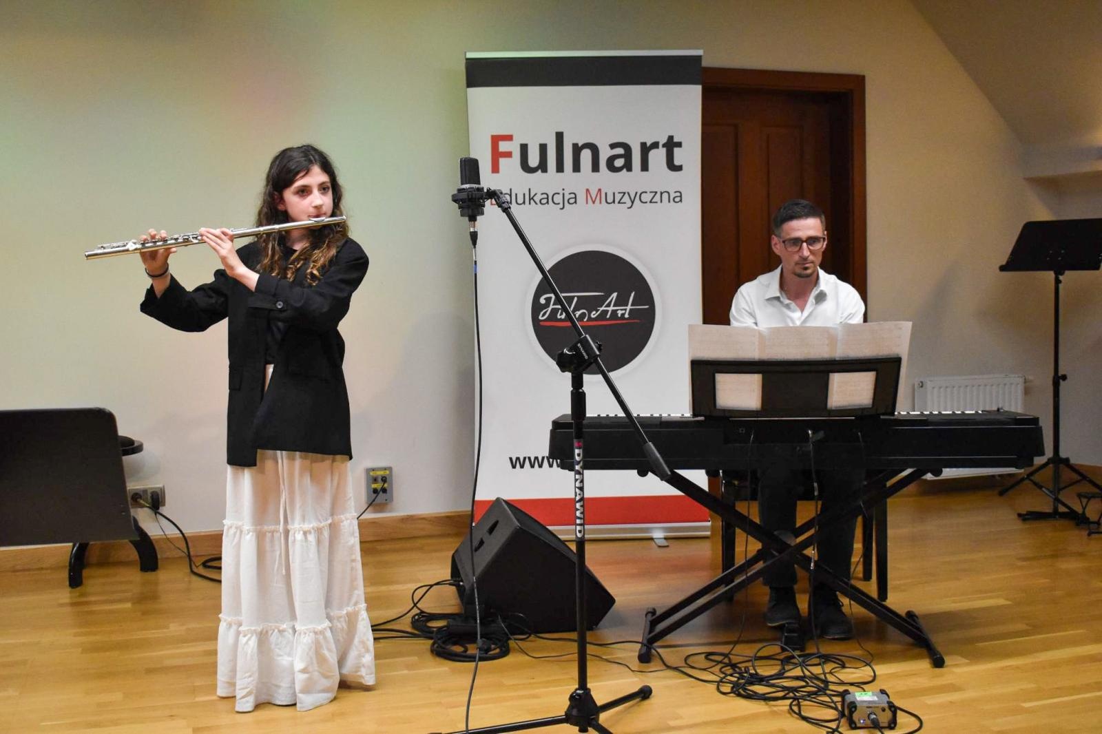 Zdjęcie w galerii na portalu naszraciborz.pl: Muzyczny finał roku szkolnego. Uczniowie Fulnart z koncertem na Zamku Piastowskim wiadomości z regionu