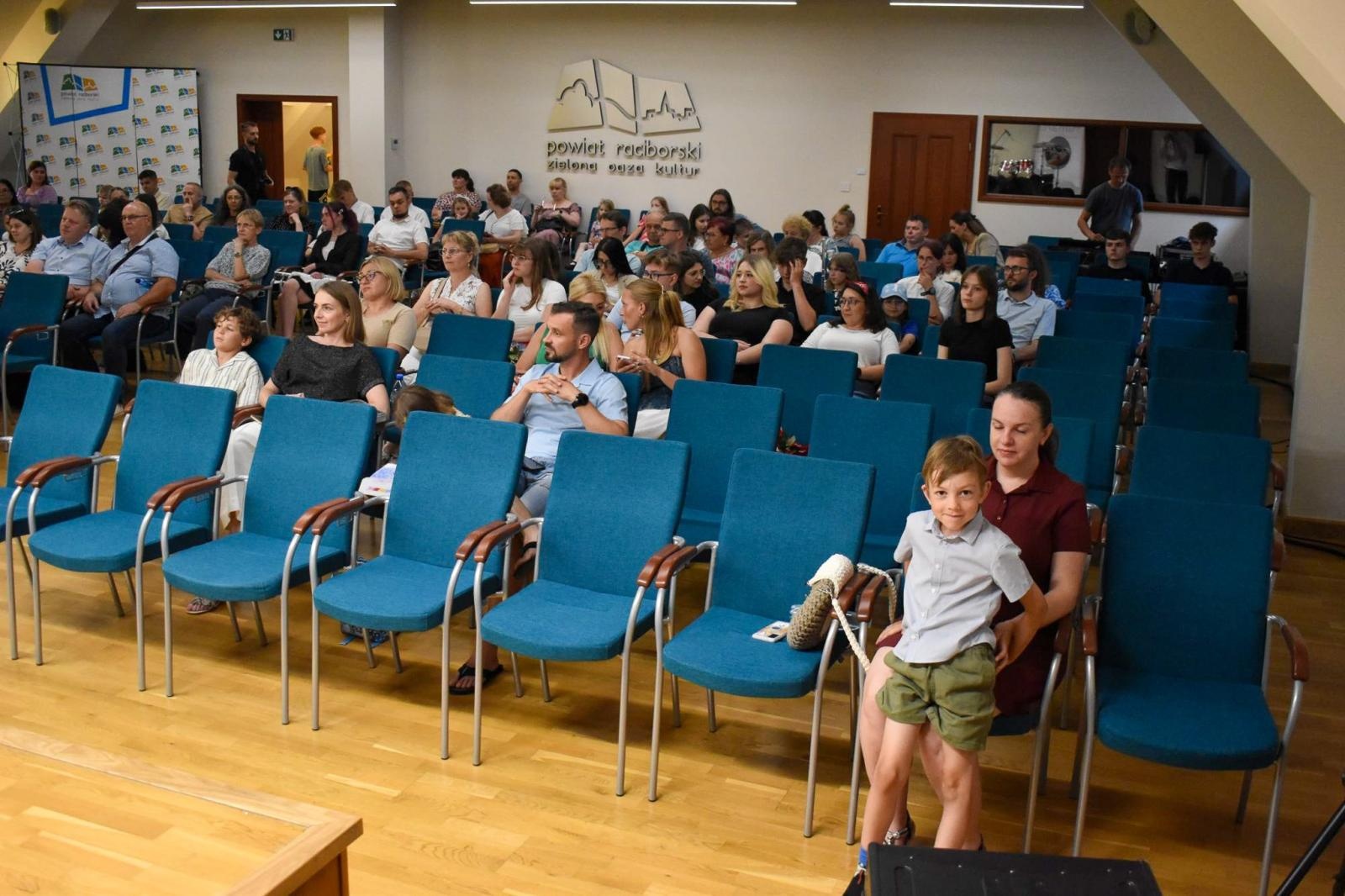 Zdjęcie w galerii na portalu naszraciborz.pl: Muzyczny finał roku szkolnego. Uczniowie Fulnart z koncertem na Zamku Piastowskim wiadomości z regionu