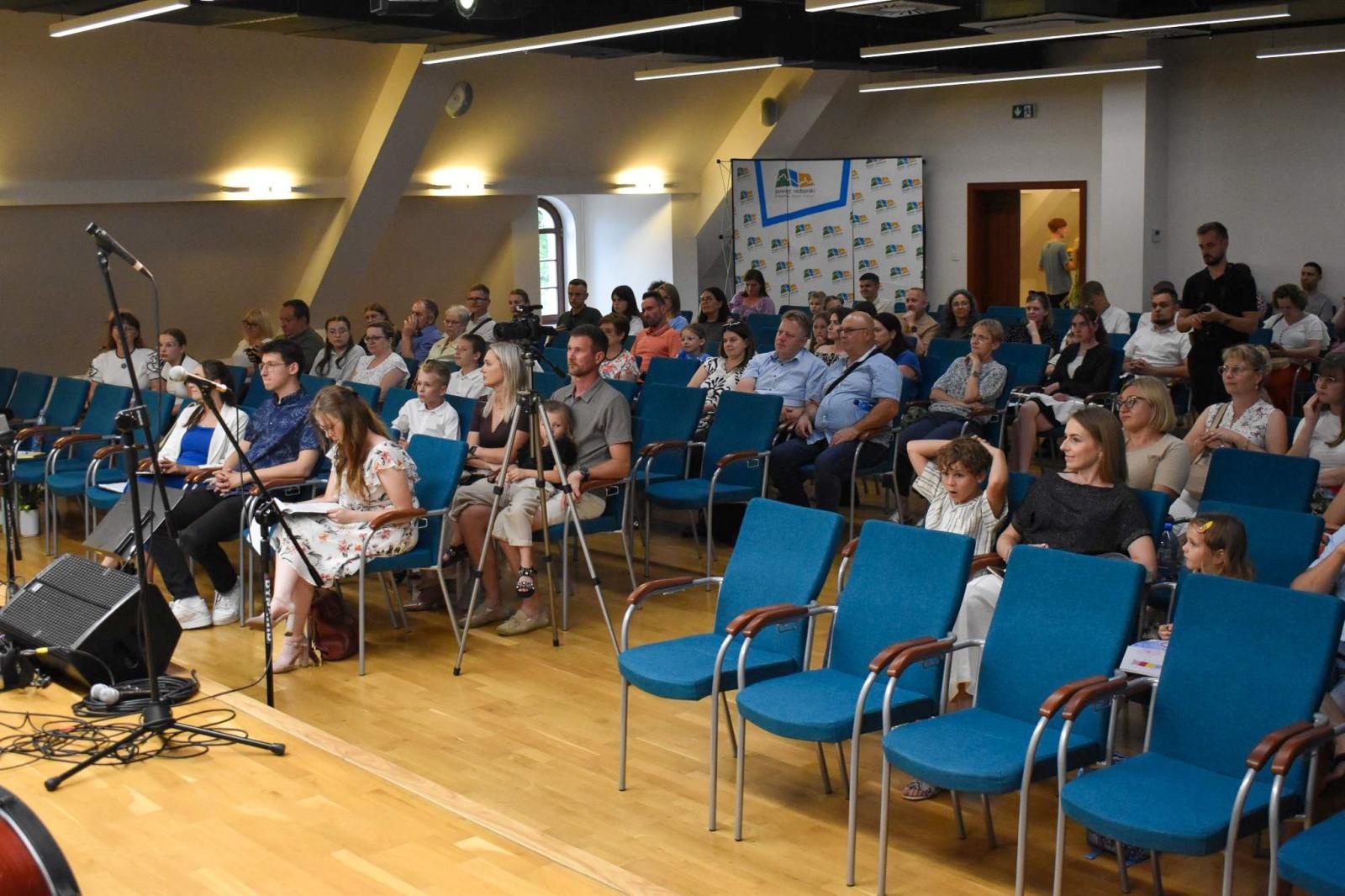 Zdjęcie w galerii na portalu naszraciborz.pl: Muzyczny finał roku szkolnego. Uczniowie Fulnart z koncertem na Zamku Piastowskim wiadomości z regionu