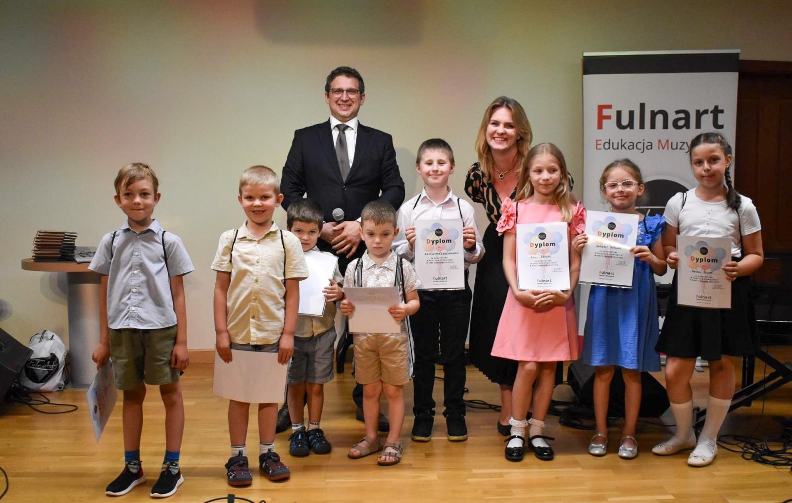 Zdjęcie w galerii na portalu naszraciborz.pl: Muzyczny finał roku szkolnego. Uczniowie Fulnart z koncertem na Zamku Piastowskim wiadomości z regionu