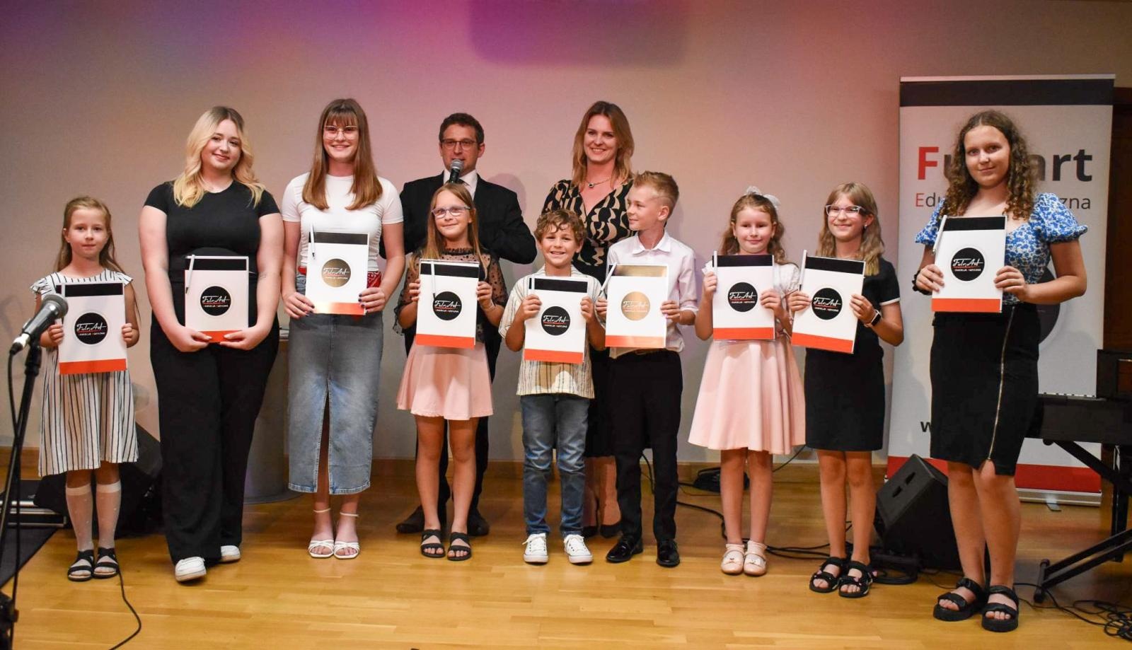 Zdjęcie w galerii na portalu naszraciborz.pl: Muzyczny finał roku szkolnego. Uczniowie Fulnart z koncertem na Zamku Piastowskim wiadomości z regionu