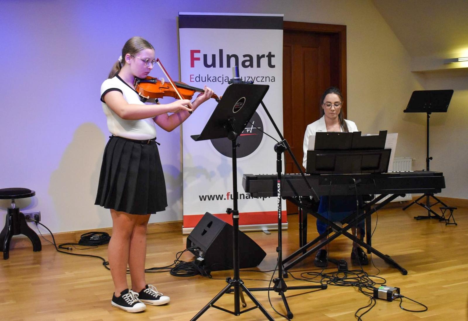 Zdjęcie w galerii na portalu naszraciborz.pl: Muzyczny finał roku szkolnego. Uczniowie Fulnart z koncertem na Zamku Piastowskim wiadomości z regionu