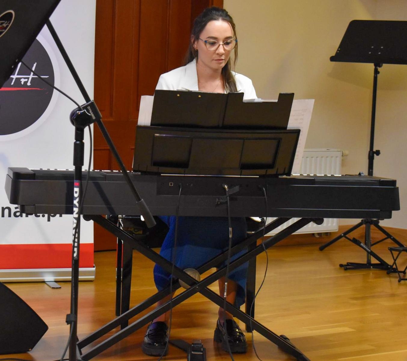 Zdjęcie w galerii na portalu naszraciborz.pl: Muzyczny finał roku szkolnego. Uczniowie Fulnart z koncertem na Zamku Piastowskim wiadomości z regionu