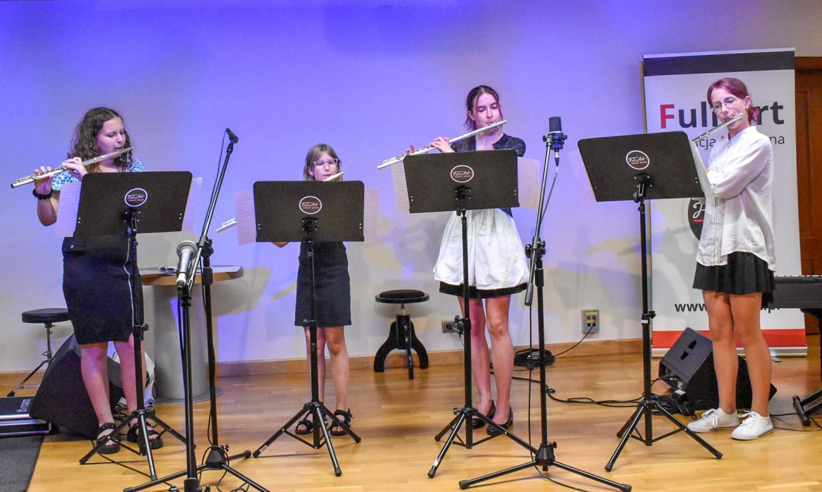 Zdjęcie w galerii na portalu naszraciborz.pl: Muzyczny finał roku szkolnego. Uczniowie Fulnart z koncertem na Zamku Piastowskim wiadomości z regionu