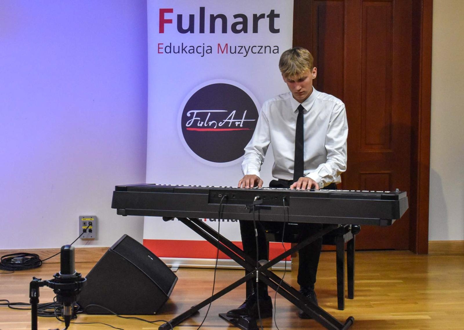 Zdjęcie w galerii na portalu naszraciborz.pl: Muzyczny finał roku szkolnego. Uczniowie Fulnart z koncertem na Zamku Piastowskim wiadomości z regionu