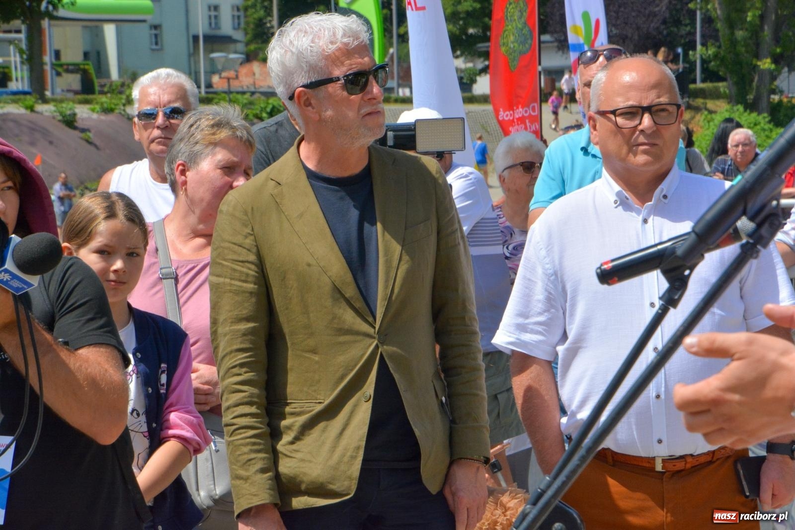 Zdjęcie w galerii na portalu naszraciborz.pl: Pływadła 2025 wypłynęły spod raciborskiego zamku. Viadrus i Chrobry symbolami Odry oraz I Misteria Piastorum na zamku wiadomości z regionu